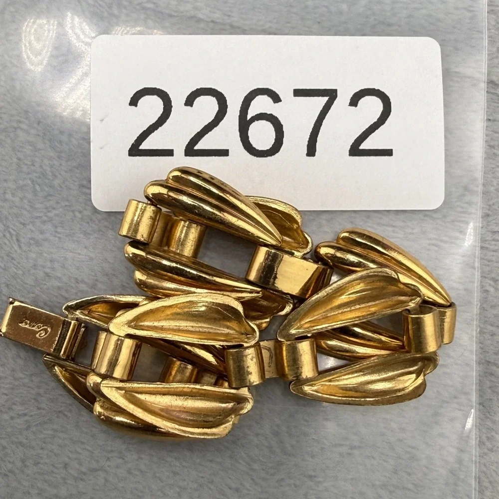 Vintage Coro Bracelet‎ Gold Tone Signed 7